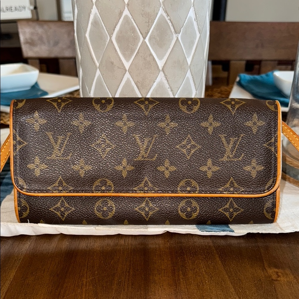 Authentic Louis Vuitton Twin Pochette GM